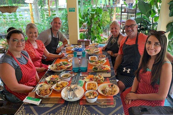 Thai-Kochkurs mit lokaler Markttour in Koh Samui