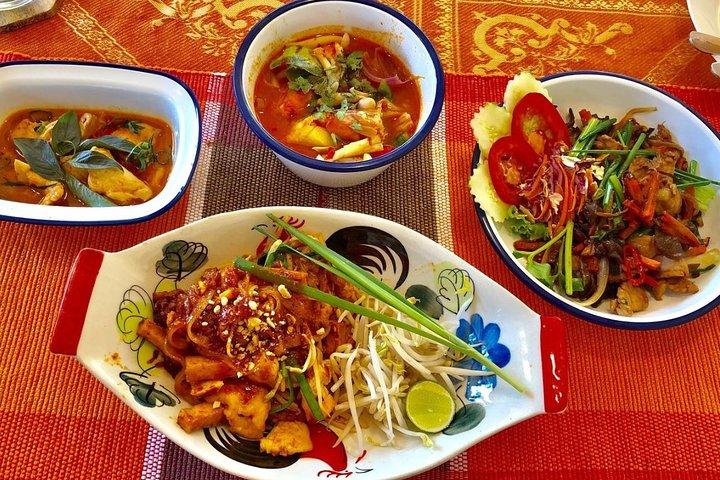 サムイ島のローカル マーケット ツアー付きタイ料理教室