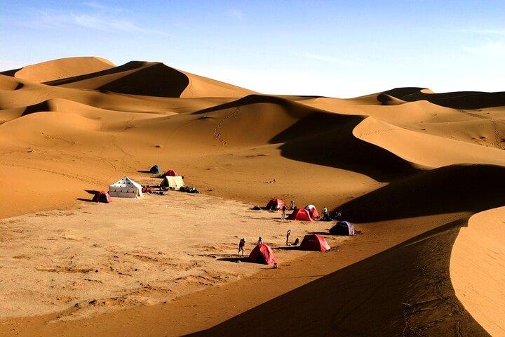 Maroc Camel Treks Expériences 2 Nghits dans le désert de l'Erg Chabbi
