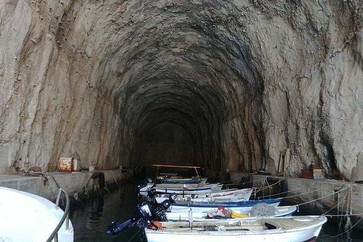 ブラチ島とショルタ島へのプライベート ボート ツアー: 観光客向けではない旅程