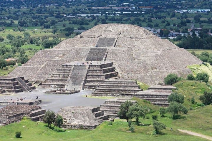 Private Tour to the Pyramids of Teotihuacán from CDMX from 1 to 4 people