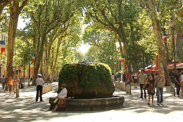 Historia y renovación en Aix-en-Provence: un recorrido de audio autoguiado