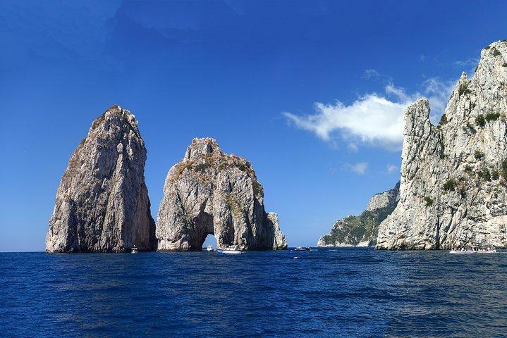 Capri & Blue Grotto privat tur med lokal guide med afhentning på Capri Hotel