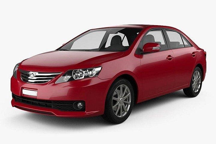 時間による運転手付きの標準的なレンタカー