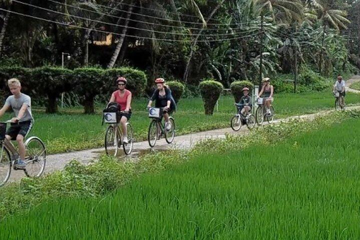 Fietsen op het platteland van Bentota