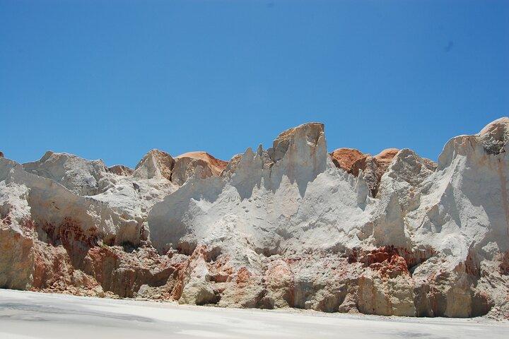 Gita di un giorno a Morro Branco e Praia das Fontes con partenza da Fortaleza.