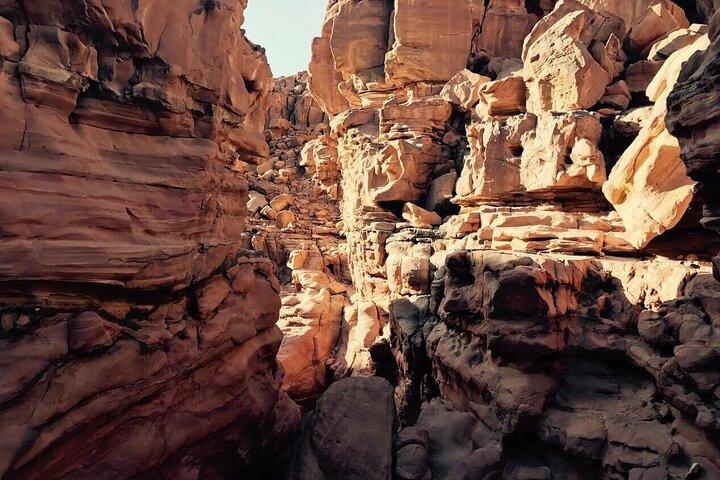 Sharm El-Sheikh: viagem de um dia pelo Canyon Colorido e Buraco Azul