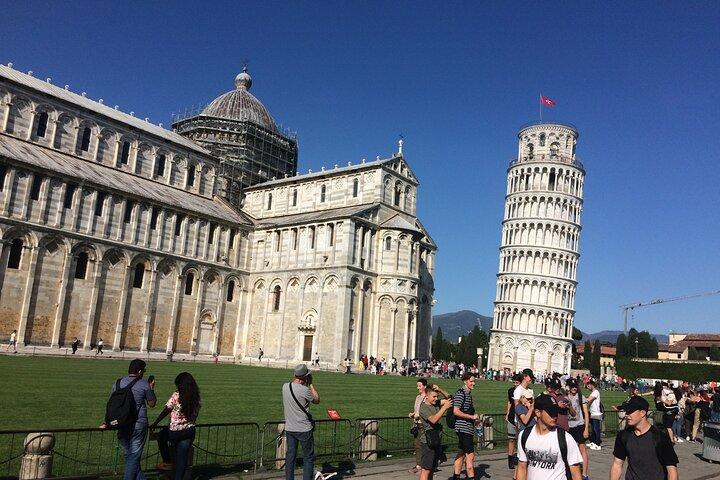 Excursão a pé privada em Pisa com um guia profissional