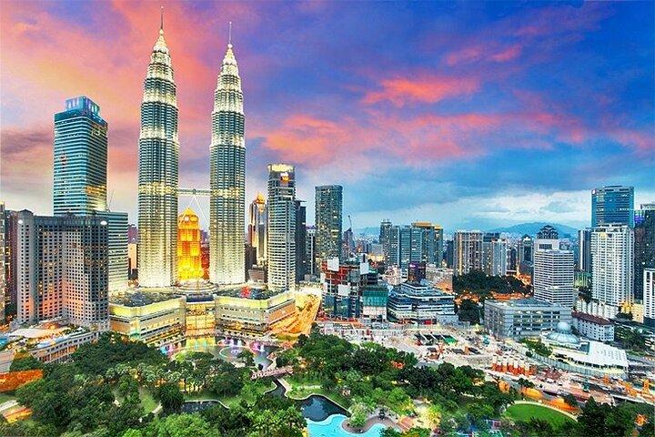 クアラルンプール空港送迎：ビジネスバンのクアラルンプールから空港KULへ