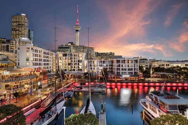 Auckland Airport Transfers: Auckland Airport AKL to Auckland in Luxury Car