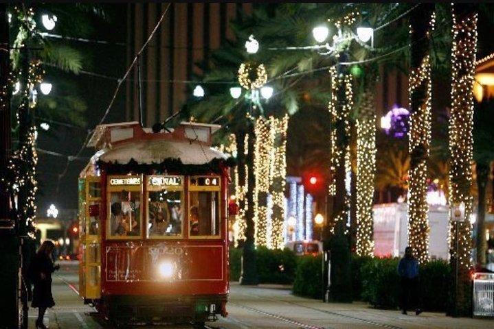 Tour a piedi di New Orleans Jingle Bells, Booze, History, Paranormal e Voodoo