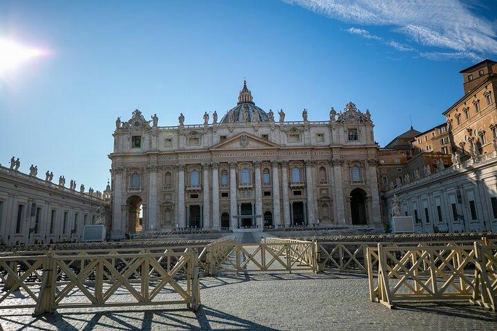 Skip-the-line Private Tour of The Vatican Museums Sistine Chapel and Saint Peter