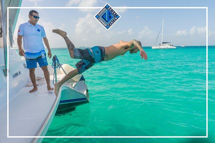 Luxus-Katamaran-Tour zur Isla Mujeres mit Transfer ab Tulum