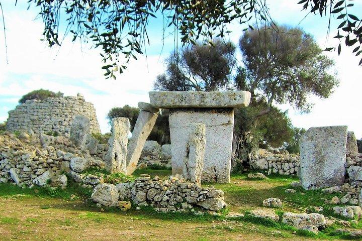 Excursión privada de medio día a los monumentos y maravillas de Menorca