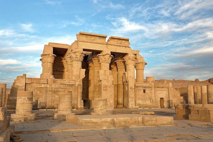 Ganztägige private Tour von Luxor nach Edfu Kom Ombo und Assuan