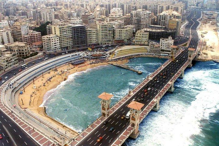 3-カイロとカイロからのアレクサンドリア周辺の予算日ツアー