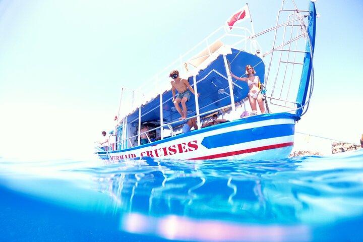 Gozo con autobus tra cui Blue Lagoon Comino e grotte marine