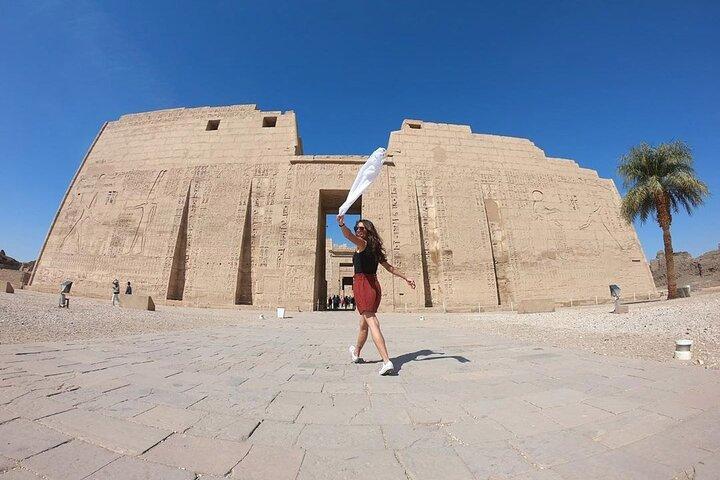 Tour privato di Valley of the Queens, Habu Temple e Valley of The Workers a Luxor