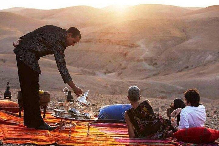 Marrakech: Dinner In Agafay Desert with Camel Ride and Fire show
