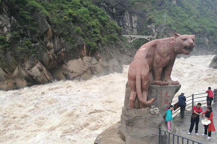 麗江から虎跳峡へのプライベート日帰りツアー