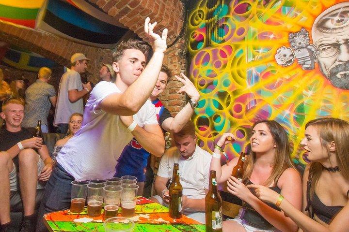 Drunken Monkey Pub Crawl com entrada de bar e clube aberto