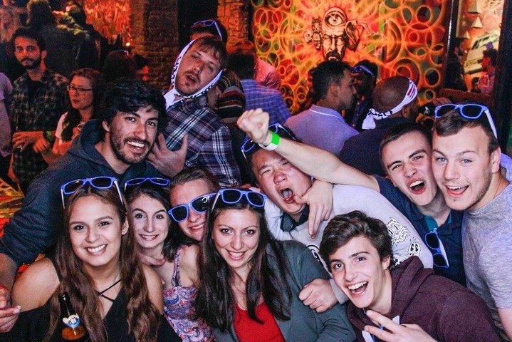 Drunken Monkey Pub Crawl com entrada de bar e clube aberto