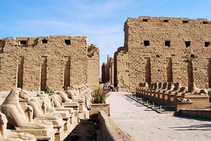 Private Layover Tour van Luxor Airport naar Luxor East en West Banks met lunch