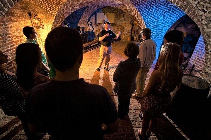 Visita a pie nocturna de Charleston Ghost & Dungeon con entrada a Provost Dungeon