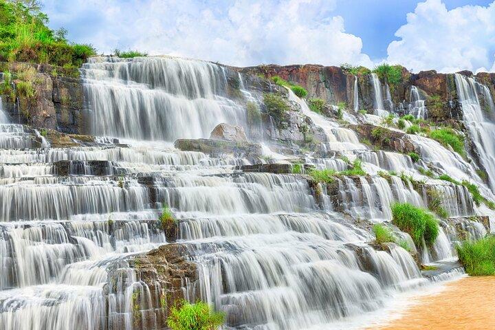 Heldags Dalat-fotografering av vattenfall