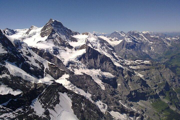 Tour in elicottero sul Cervino: il volo panoramico più lungo da Berna sulle Alpi svizzere
