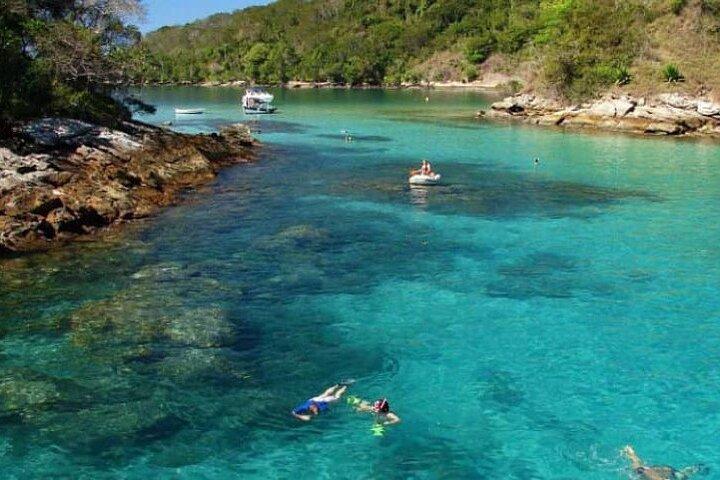Angra e Ilha Grande da Rio: giro in barca con barbecue e bevande