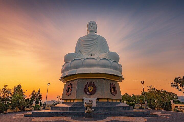 Il tour della città di Nha Trang e il relax della spa combinano un tour di un'intera giornata