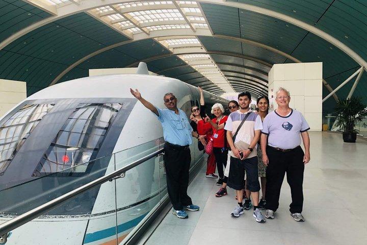 4-stündige private Shanghai-Freizeittour mit Maglev-Zugfahrt und Nachtkreuzfahrt