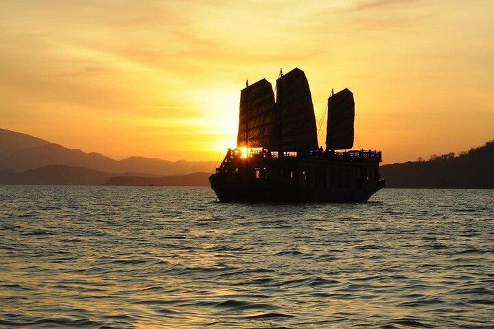 Crucero por la bahía de Nha Trang de noche