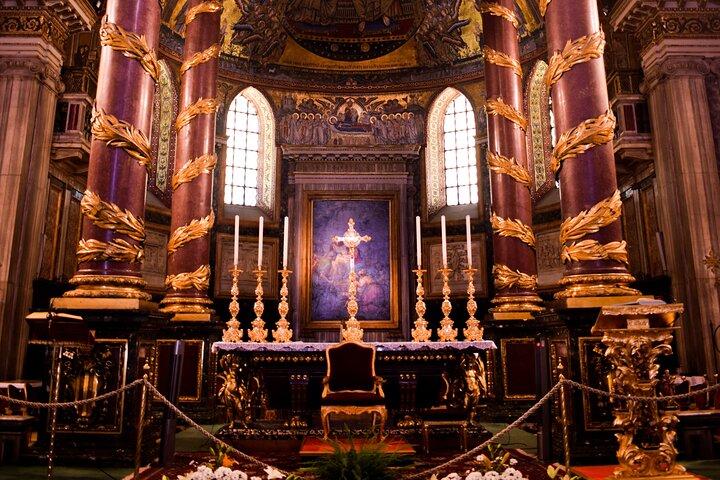 Visite privée avec guide et voiture de luxe: églises sacrées de Rome