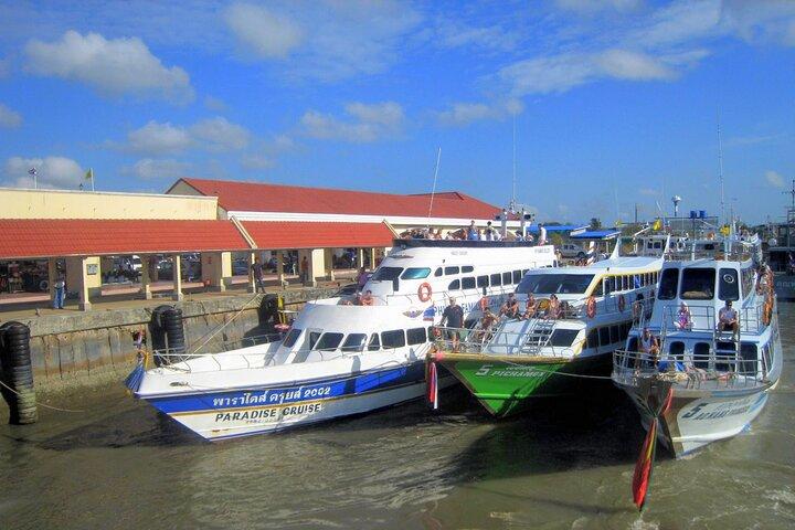 Dagtour van Phuket naar 4 eilanden in Krabi per veerboot en speedboot