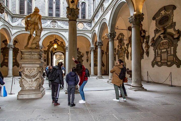 Excursão combinada com o melhor de Florença durante todo o dia, incluindo as galerias Uffizi e Accademia
