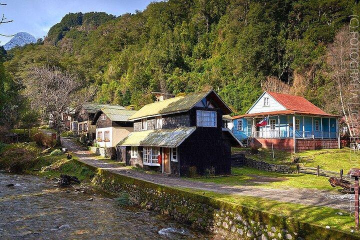 Ruta Esmeralda : Navega hacia Peulla por el Lago Todos Los Santos