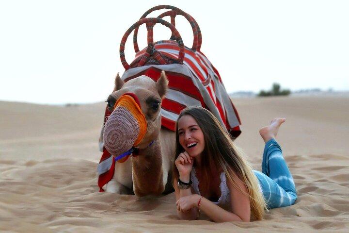 Kameelwoestijnsafari met traditioneel diner en erfgoedactiviteiten vanuit Dubai