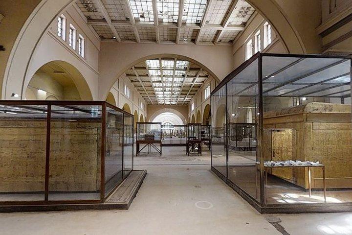 ルクソール発：ファーストクラス列車でカイロのランドマークを巡る日帰りツアー