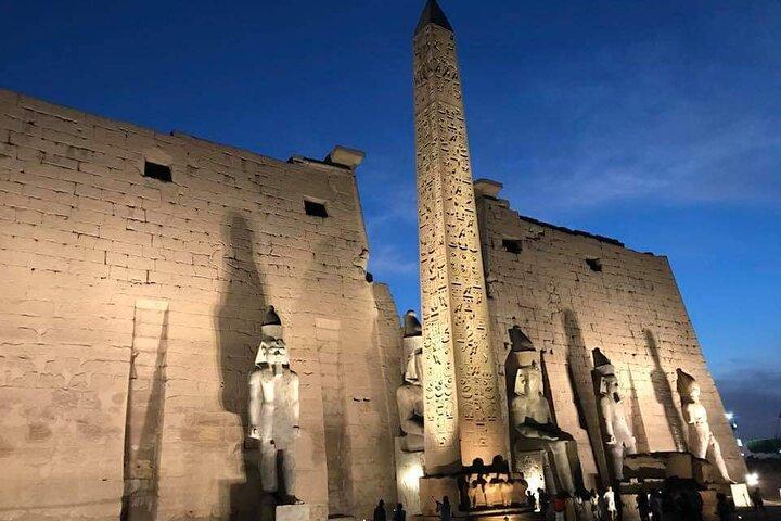 Tour privato guidato di un giorno a Luxor dal Cairo in volo.