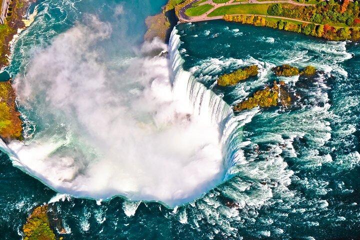 Transfert privé à l'arrivée: de l'aéroport de Toronto YYZ à Niagara Falls en voiture d'affaires