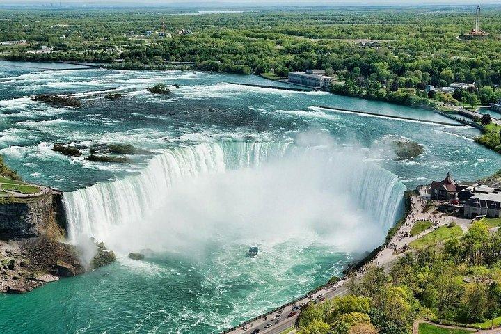 Transfert privé à l'arrivée: de l'aéroport de Toronto YYZ à Niagara Falls en van de luxe
