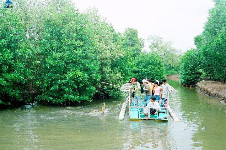 Descubra Can Gio Mangrove Forest em uma excursão de dia inteiro de scooter saindo da cidade de Ho Chi Minh