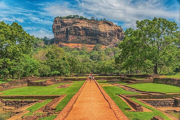 Sigiriya Rock und Village Experience aus Colombo, Negombo oder Kandy