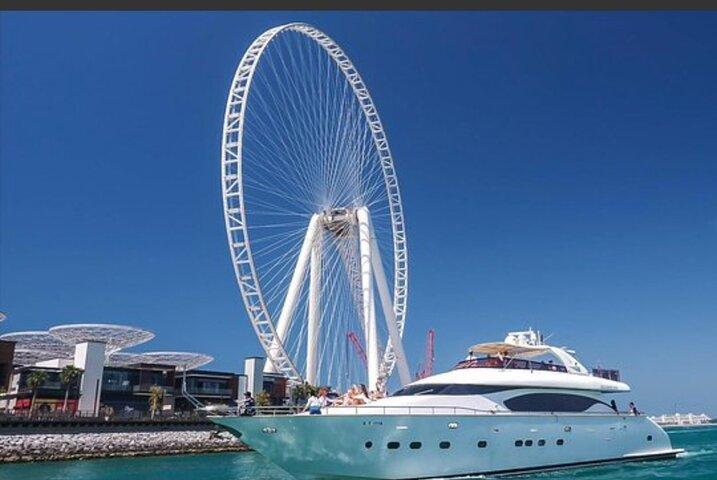 Dubai (Marina Luxury Yacht) Tour mit Frühstück