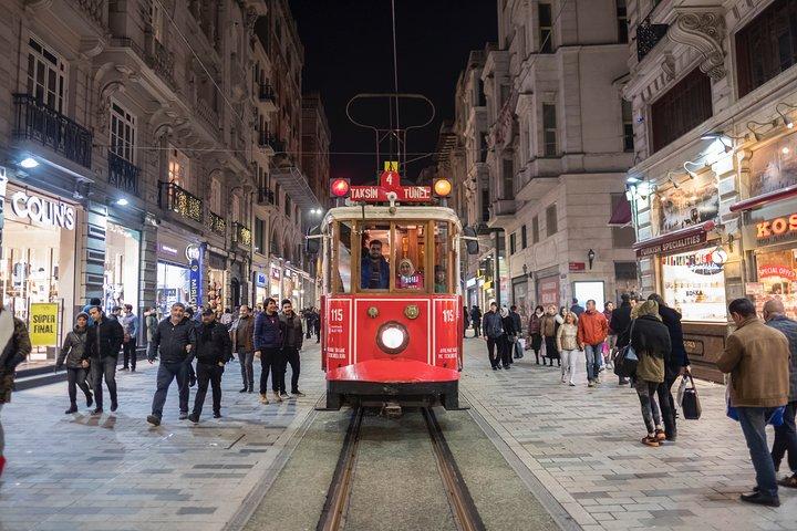 イスタンブール夜のグルメツアー：タクシムとカラキョイの絶品グルメ