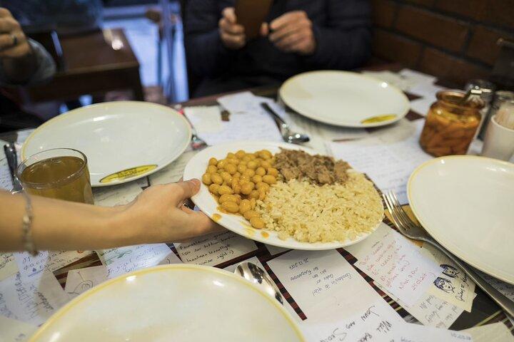 イスタンブール夜のグルメツアー：タクシムとカラキョイの絶品グルメ
