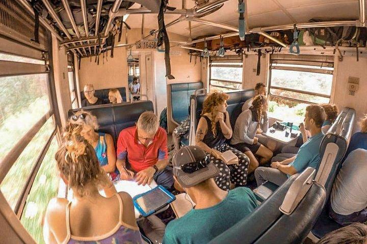Viagem de trem de Ella para Peradeniya (trem nº 1002 "Denuwara Menike")