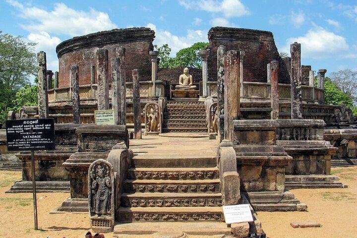 Polonnaruwa Ancient Kingdom e Wild Elephant Safari di Habarana
